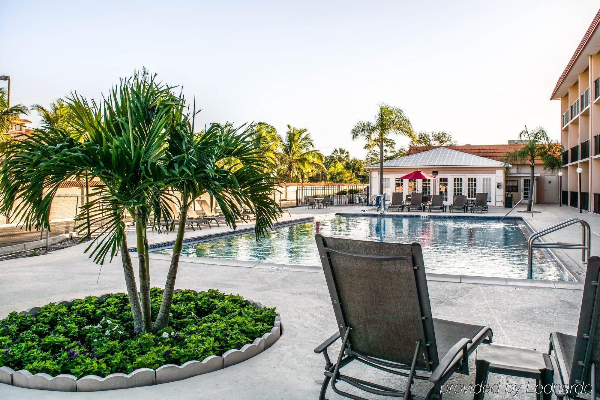 Baymont By Wyndham Bonita Springs Hotel Exterior foto