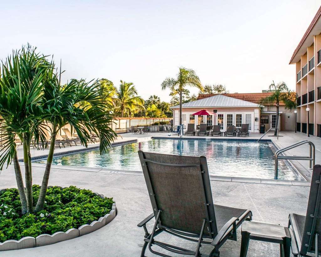 Baymont By Wyndham Bonita Springs Hotel Instalações foto