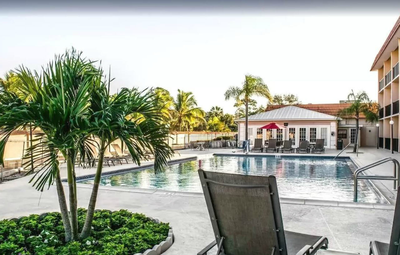 Baymont By Wyndham Bonita Springs Hotel Exterior foto